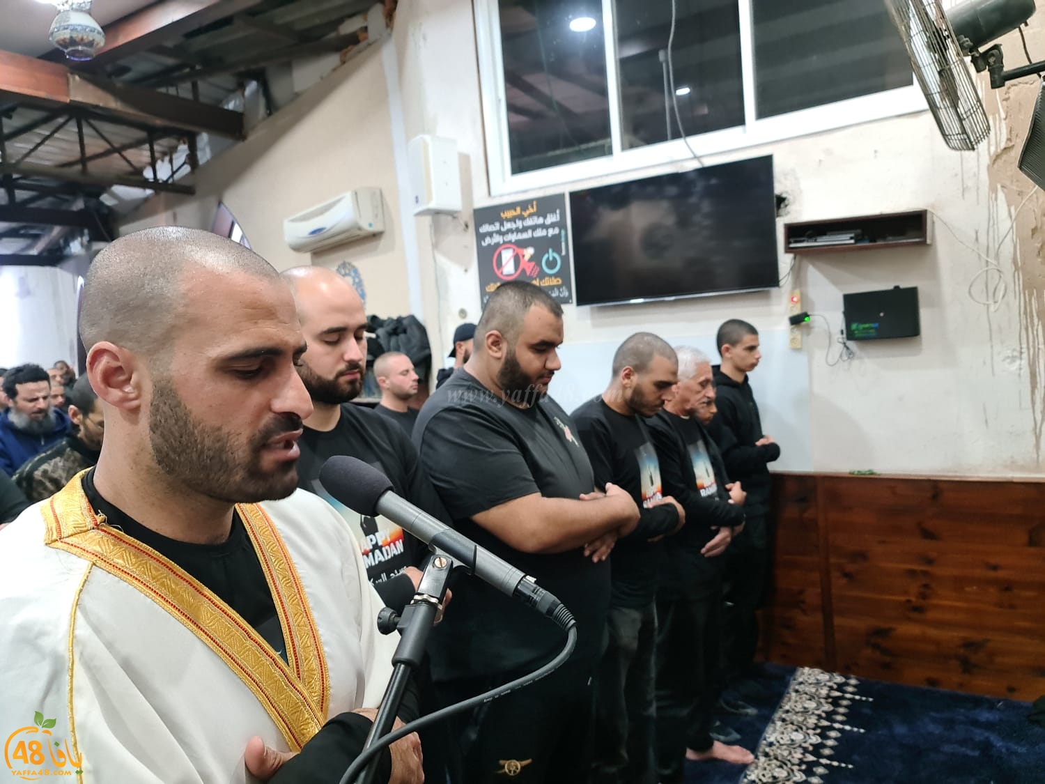  يافا: توزيع قمصان على المصلين في مسجد السكسك بمناسبة رمضان 